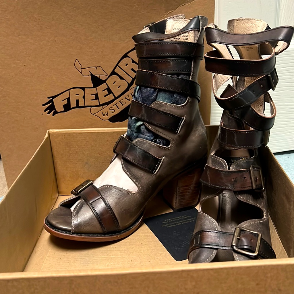 Freebird By Steven Discontinued Og Nwot Fb-Bond Gladiator Sandal Stone Size 11.